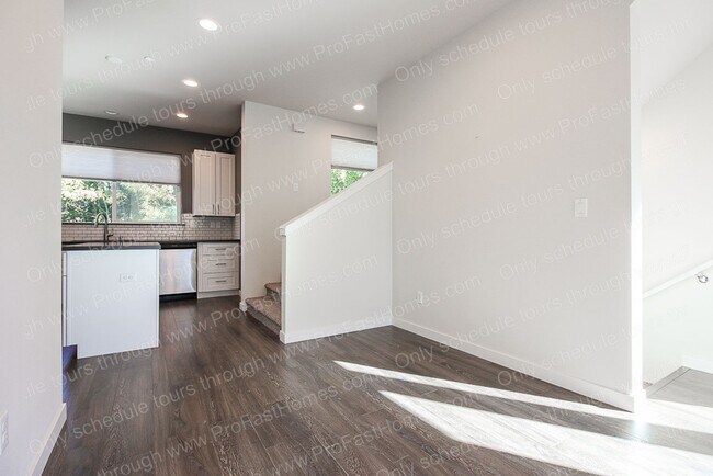 Building Photo - 2968 SE 92nd Ave
