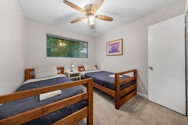 Building Photo - 3222 Tamarron Blvd