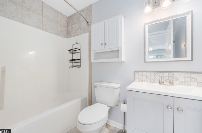 Building Photo - Now Available | 2 Bedroom 2.5 Bath | Bristol, TN