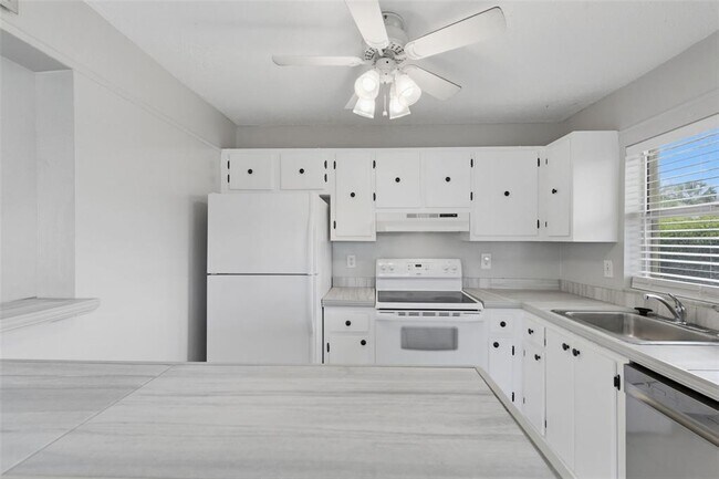 Building Photo - 9992 86th St