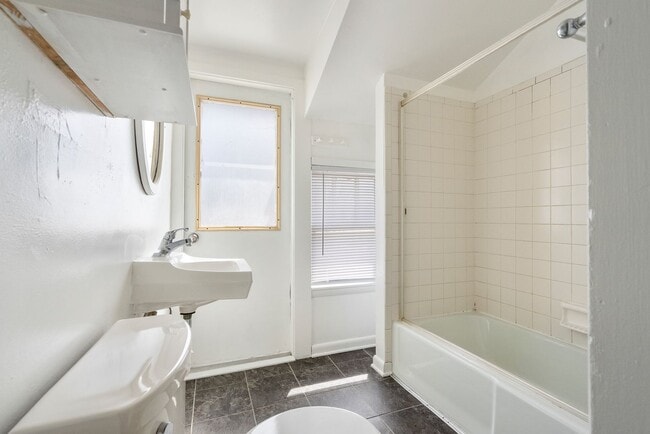 Building Photo - 1918 Olive St