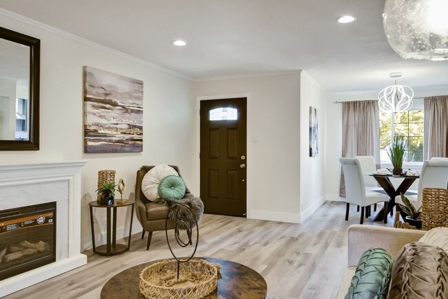 Building Photo - Beautifully Remodeled 3 Bedroom Home Near Stanford & Major Tech Campuses!