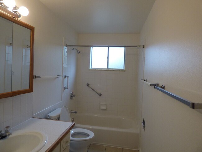 Building Photo - 1439-1441 Stuart St