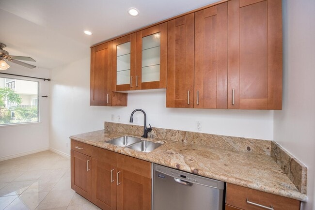 Building Photo - Remodeled Seal Beach Condo