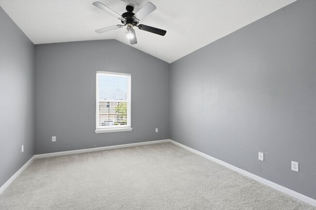 Building Photo - Beautiful TownHome