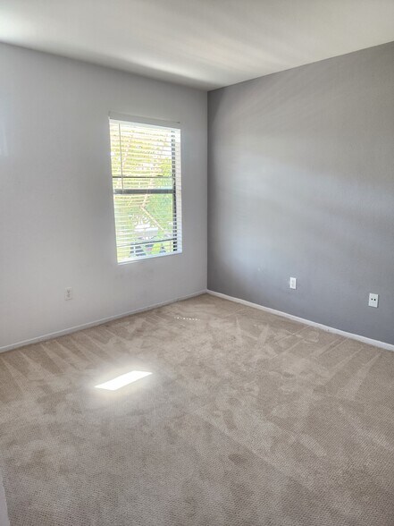 Building Photo - 9459 Fairgrove Ln