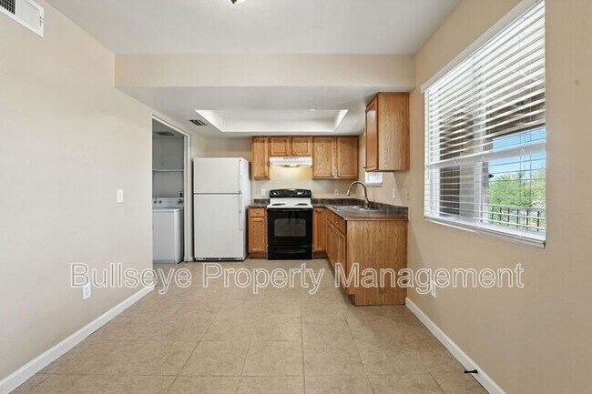 Building Photo - 2701 E Beck Ln