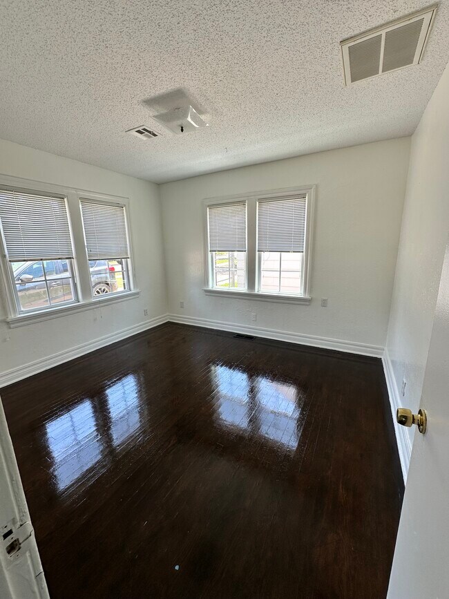 Building Photo - 2412 NW 38th St