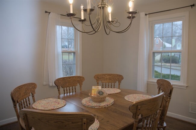 Building Photo - 2516 Derwent Dr SW