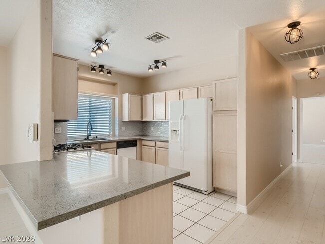 Building Photo - 6905 Squaw Mountain Dr