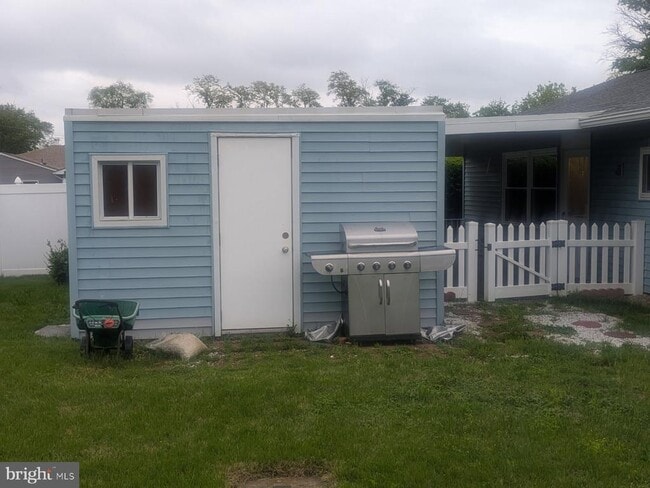Building Photo - 25 Glenwood Ln