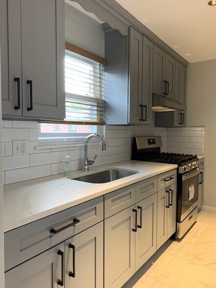 Kitchen - 43 Conforti Ave