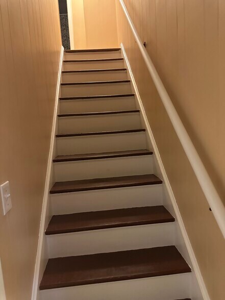Upstairs to the 2 bedrooms - 78 Walnut Rd