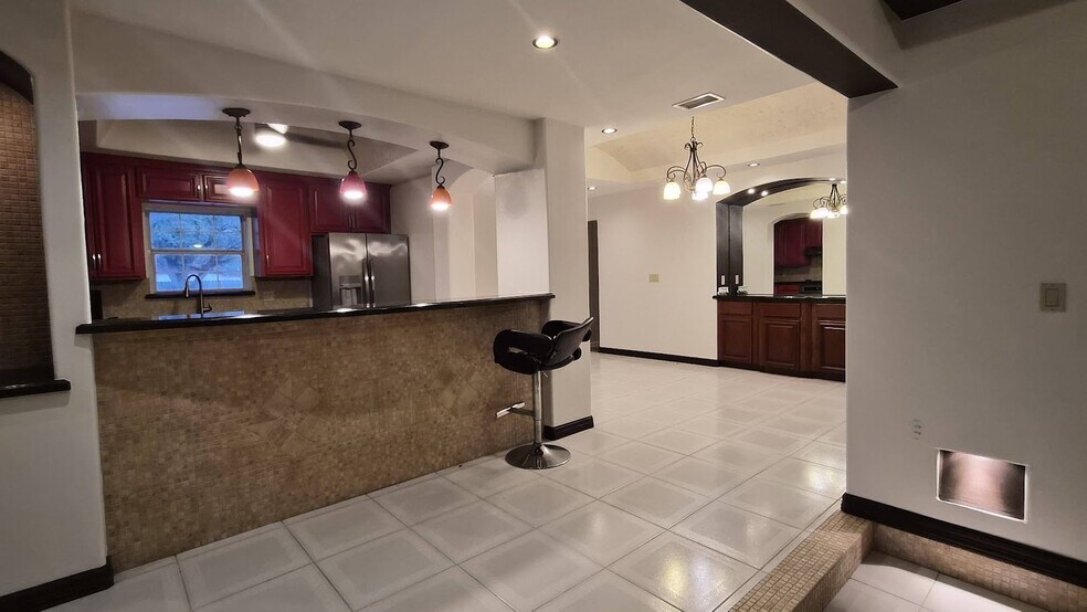 Building Photo - 1401 Oriole Ave