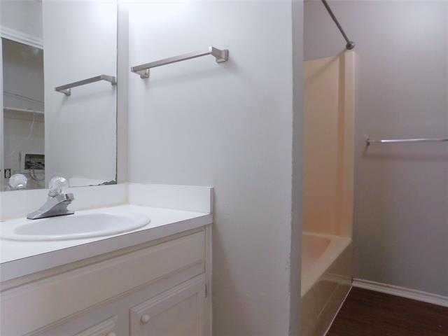 Building Photo - 3305 Gardenview Cir