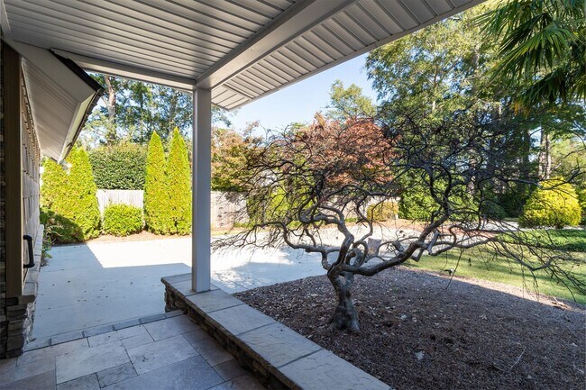 Building Photo - Waterfront Property