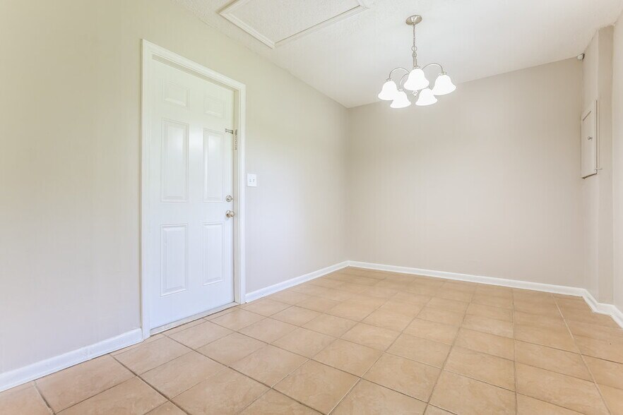 Building Photo - 20094 Lorenzo Ave