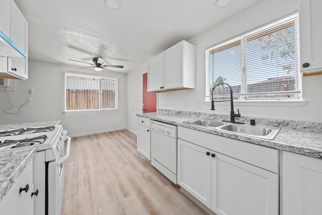 Building Photo - Charming 3 bedroom 2 bath home in Sacramento!