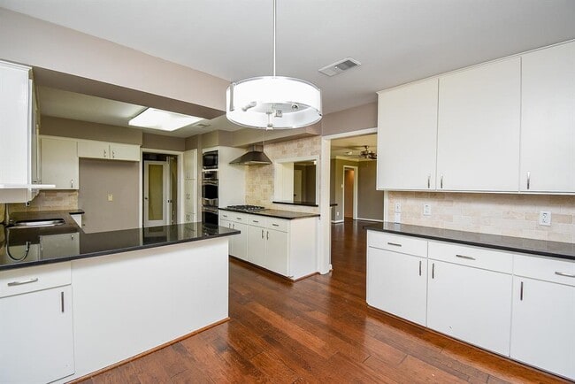 Building Photo - 5531 Yarwell Dr