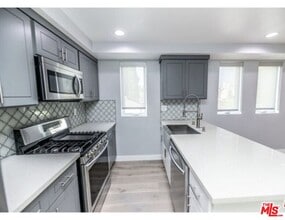 Building Photo - 1118 Heliotrope Dr