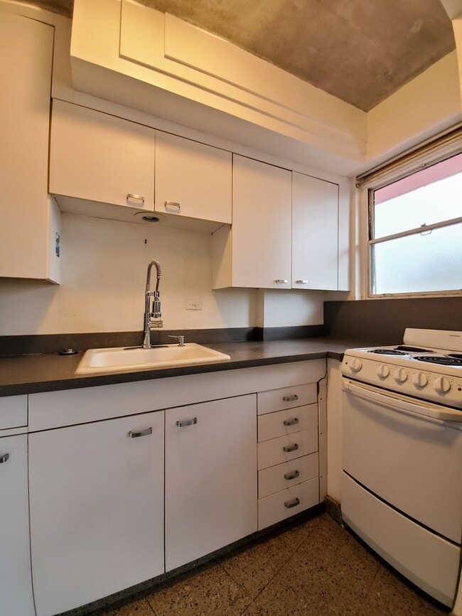 Building Photo - 2118 Kuhio Ave.