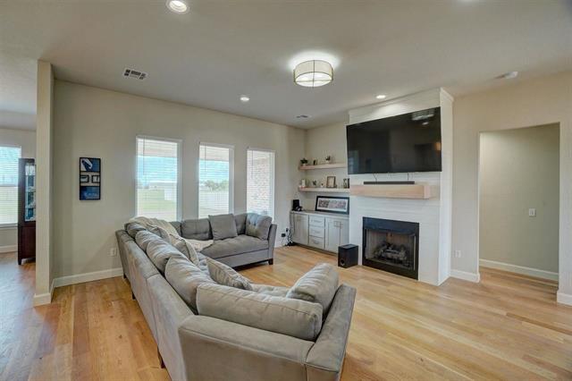 Building Photo - 1015 Greenview Dr