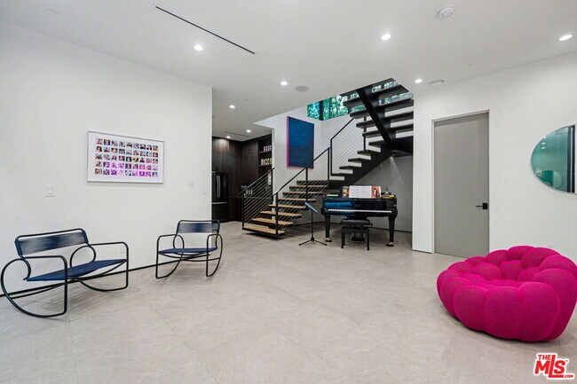 Building Photo - 418 N Sweetzer Ave