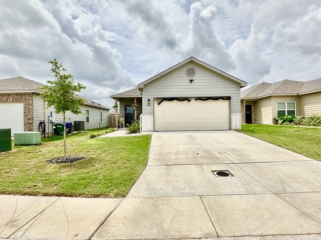 Building Photo - 3226 Farm Oak