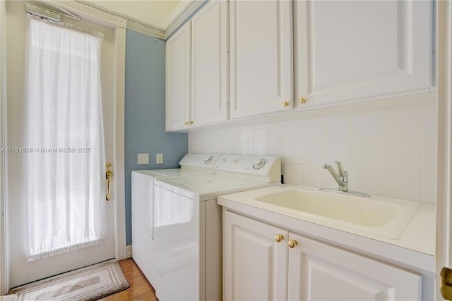 Building Photo - 236 Barbados Dr