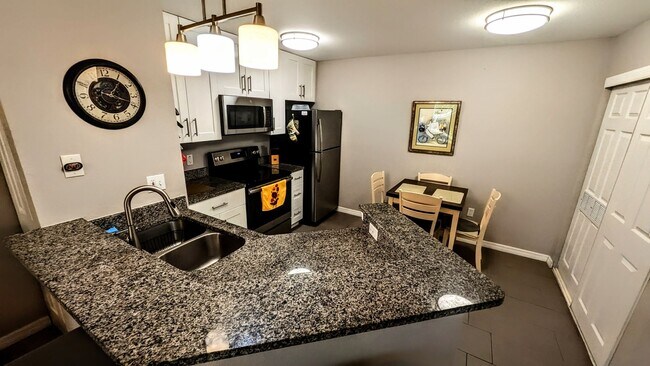 Building Photo - 850 S Tamiami Trl