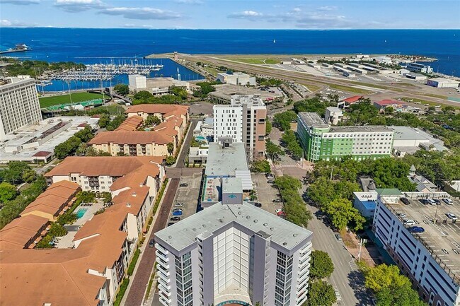 Building Photo - 470 3rd St S