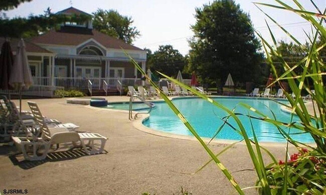 Building Photo - 550 Central Ave