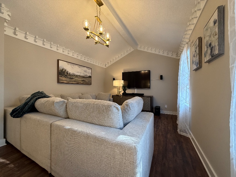 Building Photo - 505 Westbrook Dr