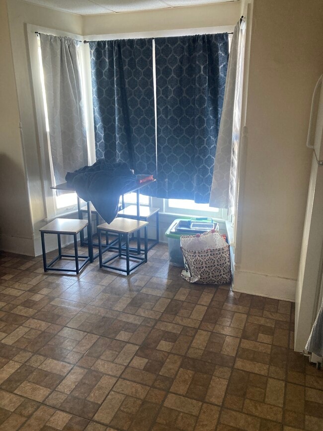 Building Photo - 80 Lake St