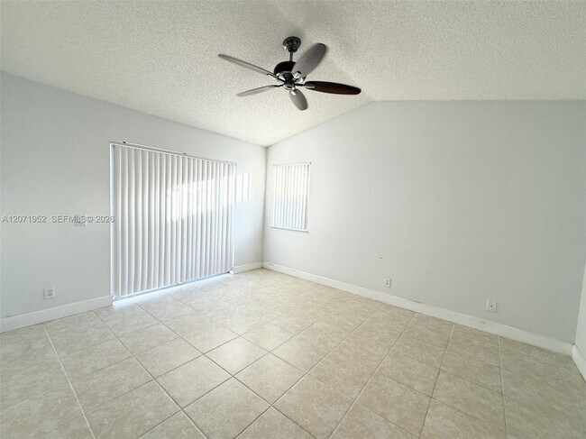 Building Photo - 4340 Pine Ridge Ct