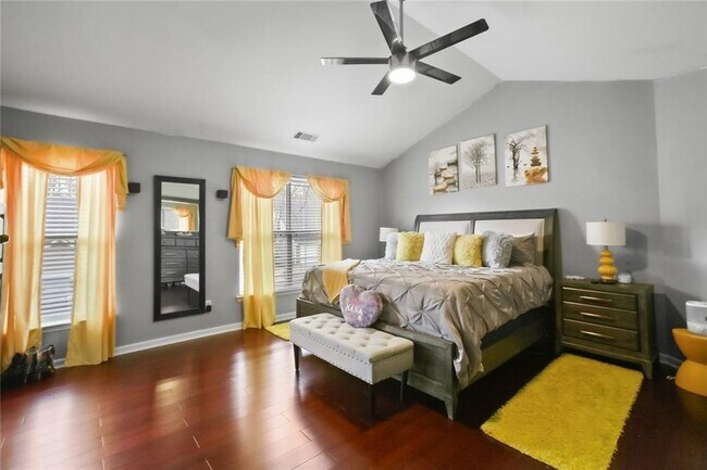 Building Photo - 1464 Gates Cir SE