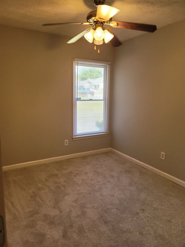 Building Photo - Newly Renovated 3 Bedroom, 2 Bath Ranch Home. Minutes from Shopping & Restaurants!