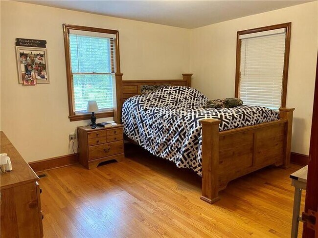 Building Photo - 10102 White Oak Rd, Ford, VA 23850, USA