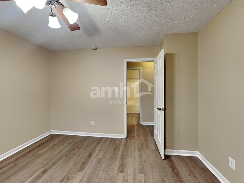 Building Photo - 748 Franklin Lakes Blvd