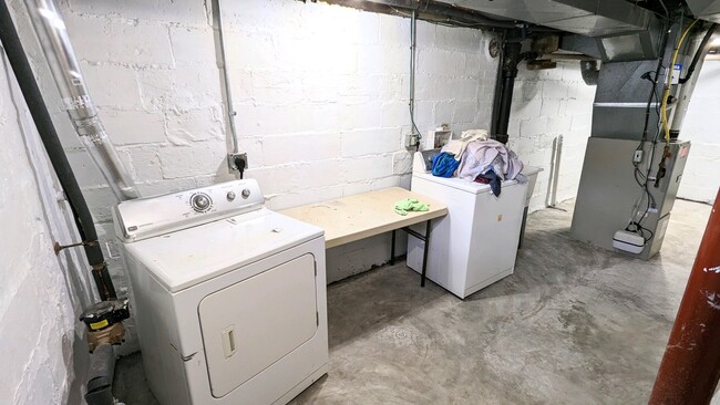 Basement Laundry - 2737 4th St