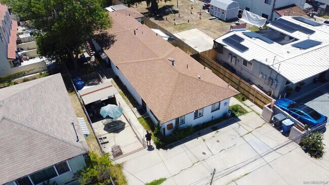 Building Photo - 2134 E 5th St