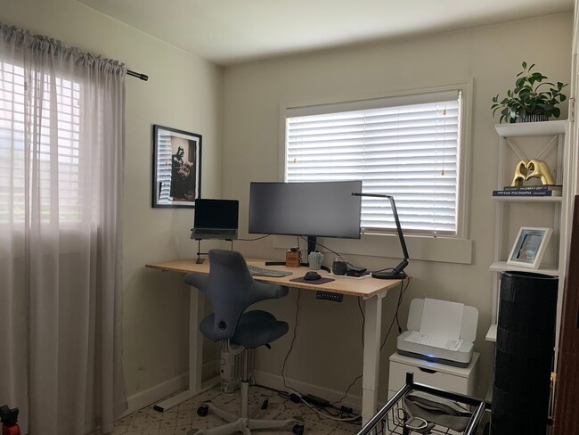 Building Photo - Charming 2Bd/1Ba Pleasure Point Cottage – Steps from the Ocean