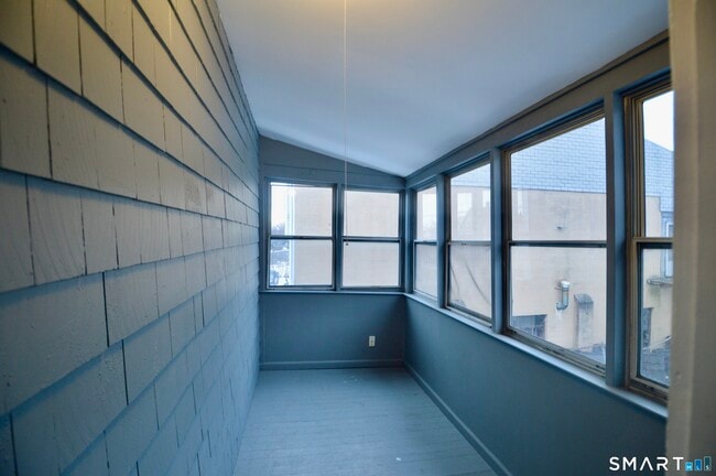 Building Photo - 994 Campbell Ave