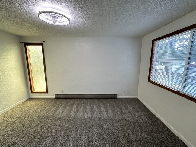 Building Photo - 1821 Peachtree Ln