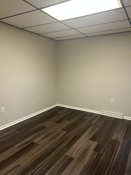 Building Photo - 500 S Kiesel St