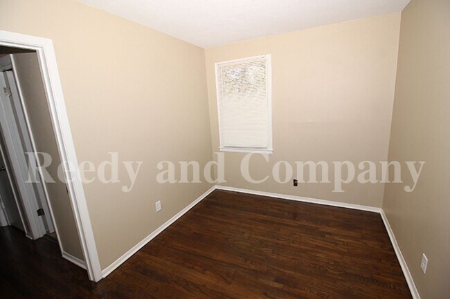 Building Photo - 1841 S Sutton Dr