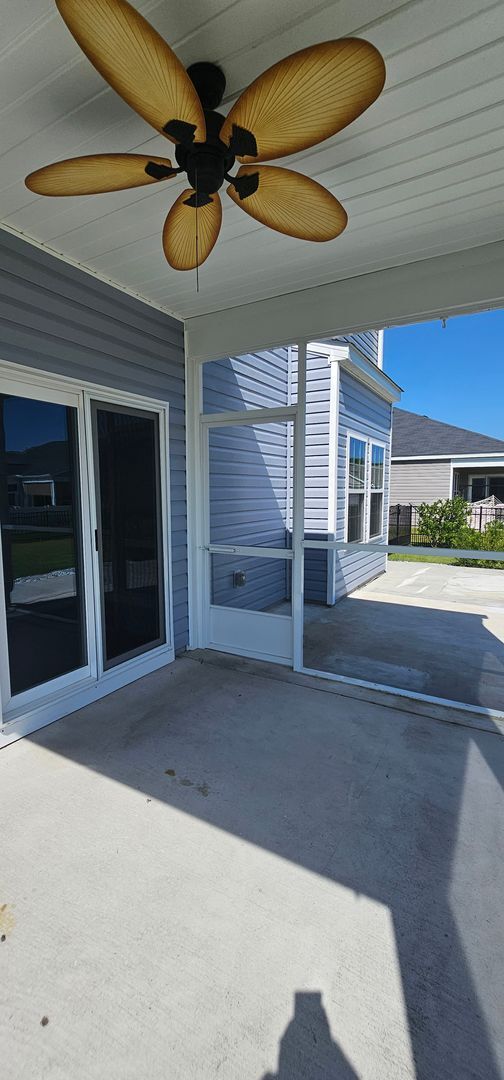 Building Photo - Live where charm meets convenience-Glenmoo...