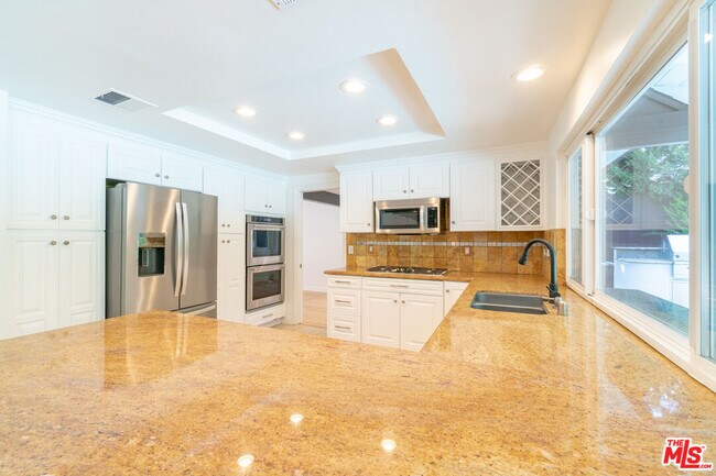 Building Photo - 4220 Towhee Dr