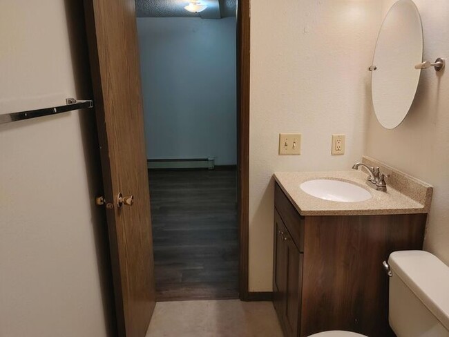 Building Photo - $895 | 1 Bedroom, 1 Bathroom Apartment | N...