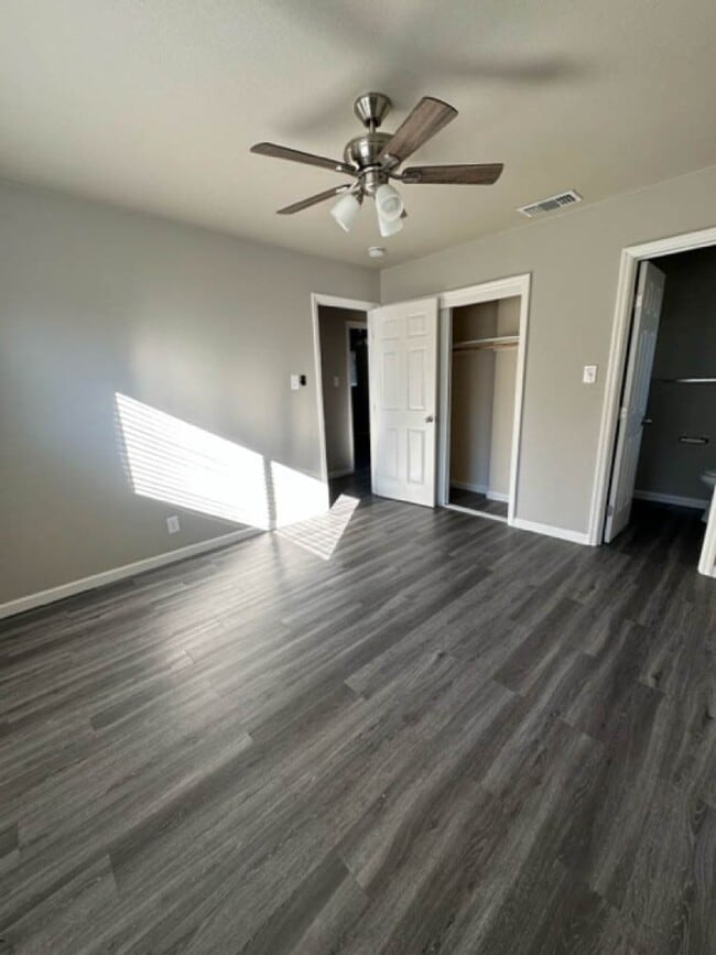 Building Photo - Desirable 3 bedroom 2 bath home